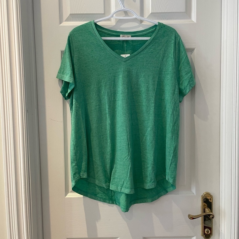 Woman’s neck short sleeved tshirt